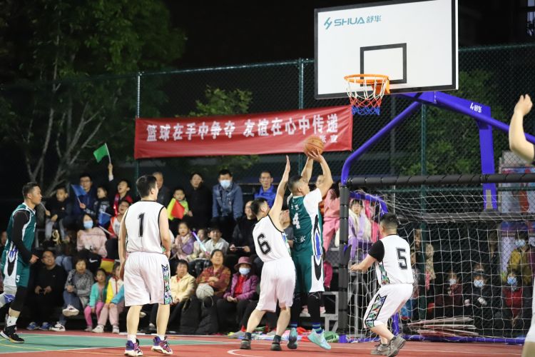 比赛中上演