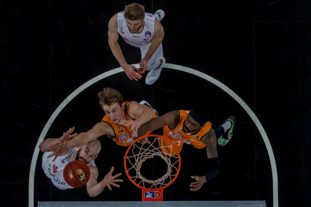 常规赛中遇 常规赛中遇