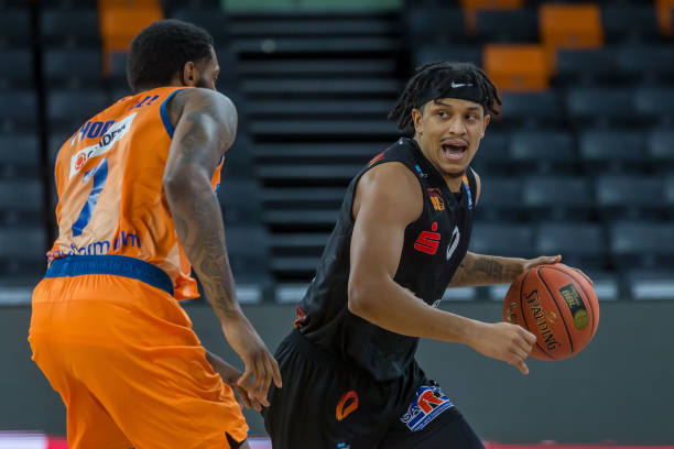 是球队内线 是球队内线